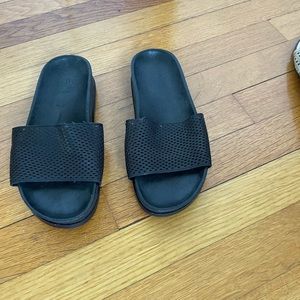 Frye black leather slides in hood shape size 6